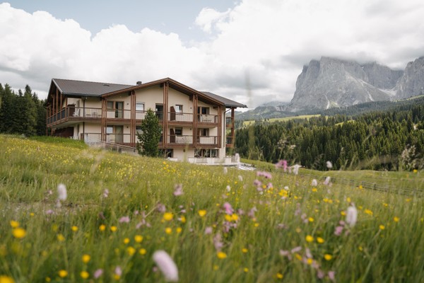 Foto Außenansicht Hotel Brunelle Seiser Alm Lodge