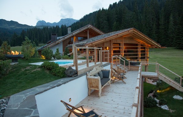 Foto esterno in estate Tirler – Dolomites Living Hotel