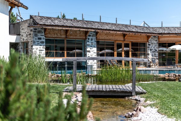 Foto esterno in estate Tirler – Dolomites Living Hotel