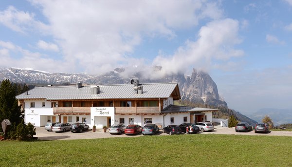Foto esterno in estate Berghotel Zorzi