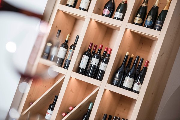 La cantina dei vini Corvara Villa Tony - Small Romantic Hotel