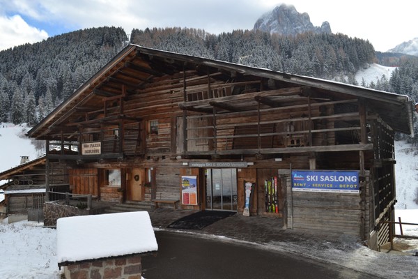 Photo exteriors Ski rental Ski Service Saslong