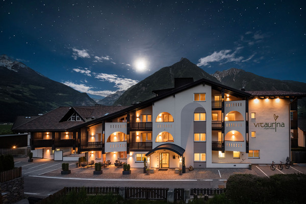 Photo exteriors Vitaurina Royal Hotel