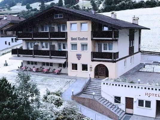 Foto Außenansicht Hotel Taufers