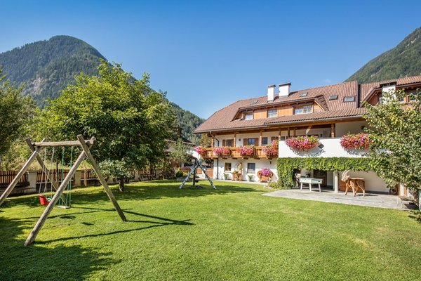 Foto esterno in estate Huberhof