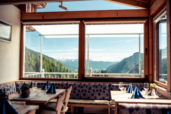 The restaurant Acereto / Ahornach (Valle di Tures / Tauferer Tal) Roanerhof