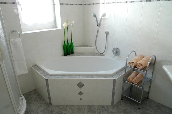 Foto del bagno Appartamenti in agriturismo Sonngarten