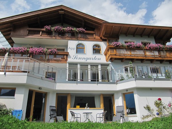 Sommer Präsentationsbild Ferienwohnungen auf dem Bauernhof Sonngarten