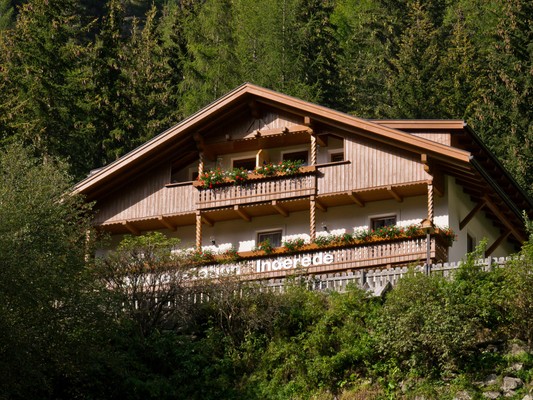 Foto esterno B&B + Appartamenti in agriturismo Inderederhof
