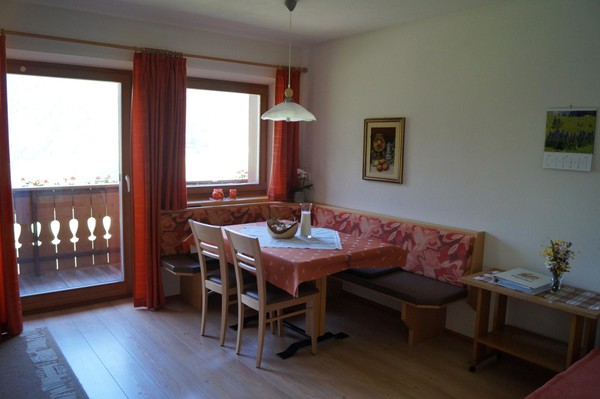 La zona giorno Appartamenti in agriturismo Tiblerhof