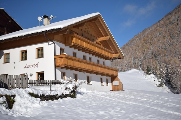 Photo exteriors Farmhouse apartment Lanerhof