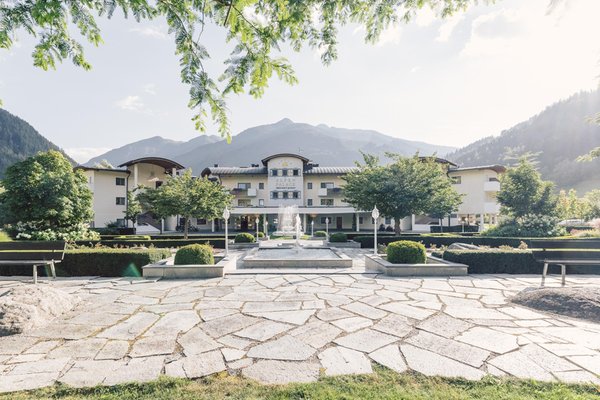 Foto esterno in estate Alpenpalace Luxury Hideaway & Spa Retreat
