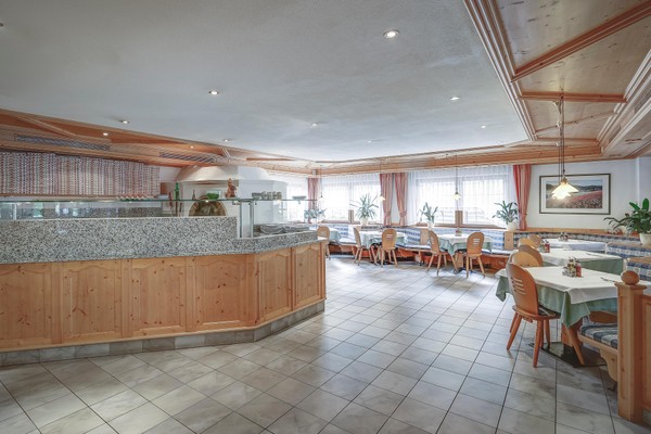 The restaurant San Giovanni / St. Johann (Valle Aurina / Ahrntal) Ahrner Wirt Apartments