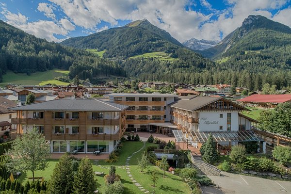 Foto estiva di presentazione Hotel Alpenblick