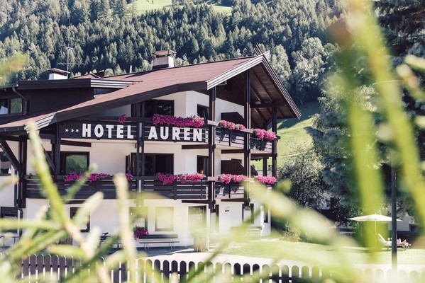 Photo exteriors Hotel Auren