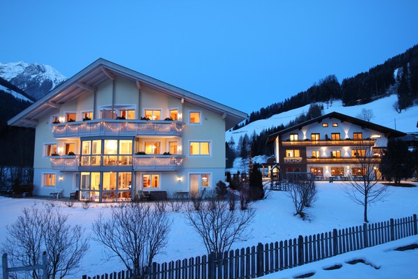 Foto Außenansicht Appartement Hotel Deluxe Erlhof