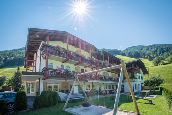 Foto esterno in estate Family Hotel Stegerhaus