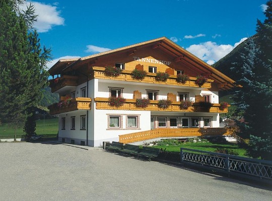 Photo exteriors Small hotel Tannenhof