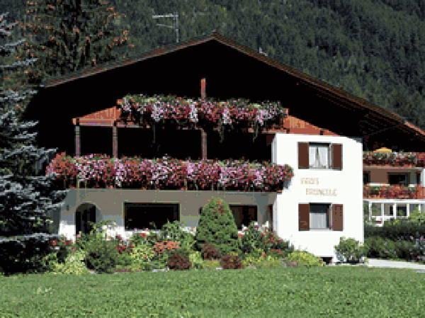 Foto esterno in estate Brunelle