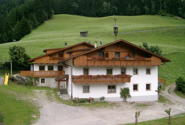 Foto Außenansicht B&B + Ferienwohnungen auf dem Bauernhof Großarzbachhof