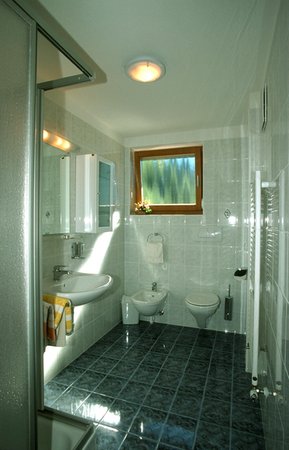 Photo of the bathroom Rooms + Apartments in farmhouse Großarzbachhof