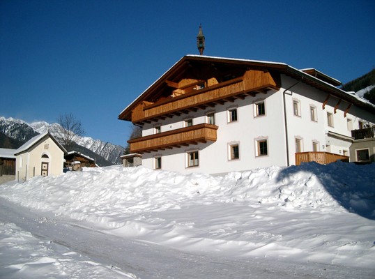 Foto Außenansicht B&B + Ferienwohnungen auf dem Bauernhof Großarzbachhof