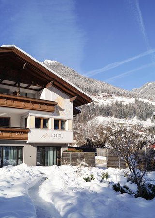 Foto Außenansicht im Winter myLoisl Apartments