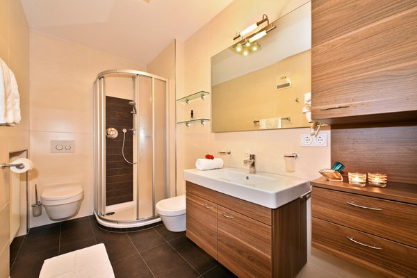 Foto del bagno AlpenChalet Niederkofler