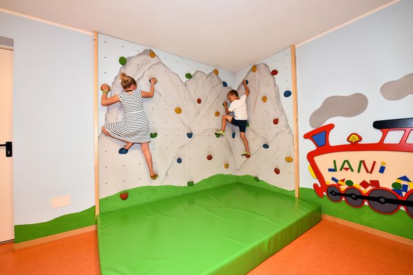 La sala giochi AlpenChalet Niederkofler