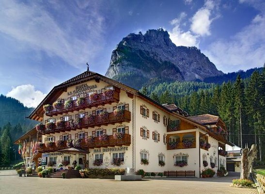 Foto Außenansicht Hotel La Cacciatora Wellness & Beauty Hotel
