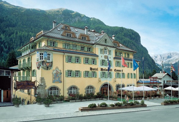 Foto Außenansicht Hotel Schloss Hotel Dolomiti Uhc