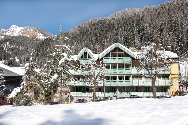 Foto esterno Albergo Schloss Hotel Dolomiti Uhc