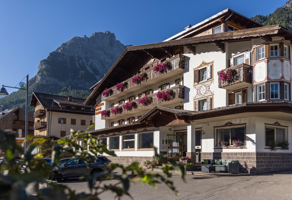 Foto Außenansicht Garni-Hotel + Residence Arnica