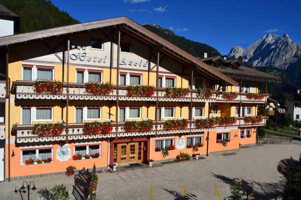 Photo exteriors Hotel Azola