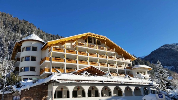 Foto Außenansicht Hotel Cèsa Tyrol