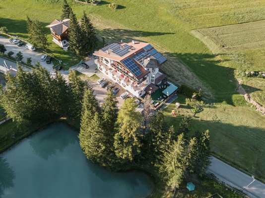 Foto Außenansicht Hotel Chalet Pineta