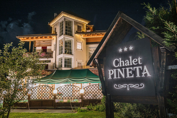 Foto esterno Albergo Chalet Pineta