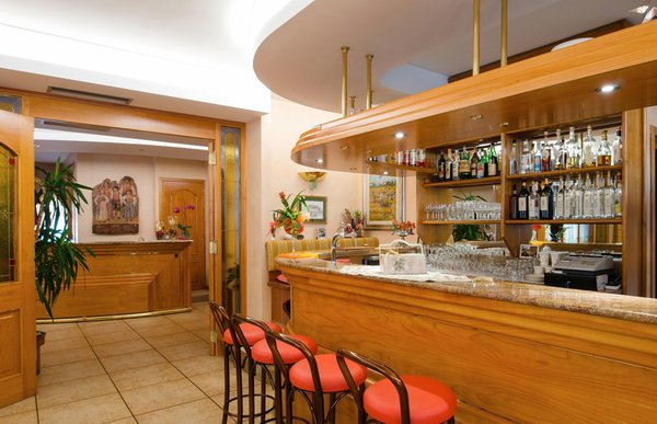 Foto von der Bar Hotel De Matìe