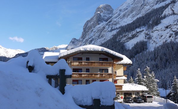 Foto esterno in inverno Dolomites Inn