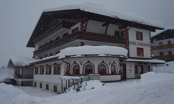 Photo exteriors Hotel Jan Maria