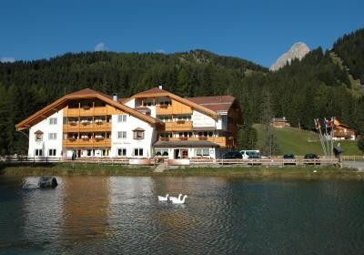 Foto esterno Hotel Lupo Bianco Wellness & Walking Hotel