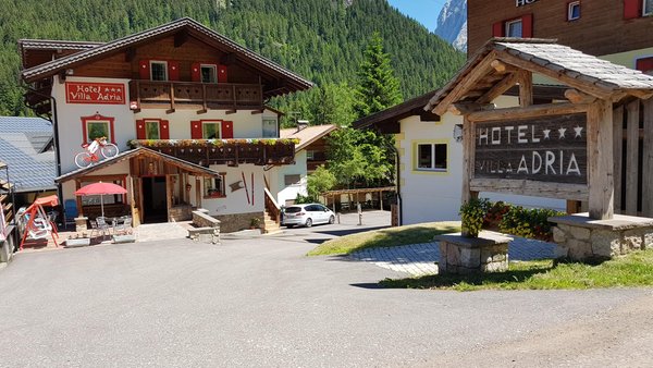 Photo exteriors in summer Hotel Villa Adria