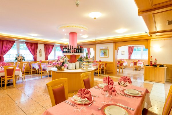The restaurant Canazei Villa Rosella