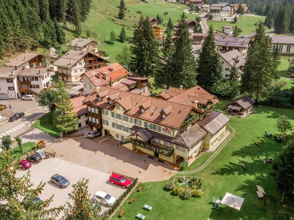 La posizione Hotel Villa Rosella Canazei