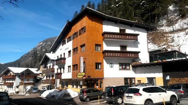 Photo exteriors Hotel Oswald