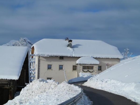 Foto esterno Appartamenti in agriturismo Larjëi