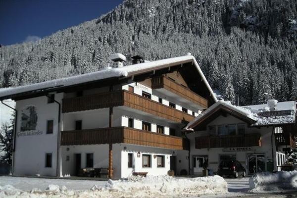 Foto esterno Garni-Hotel La Zondra
