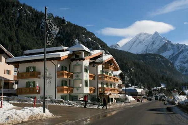 Foto esterno Garni Eden