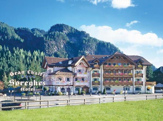 Foto Außenansicht Hotel Gran Chalet Soreghes