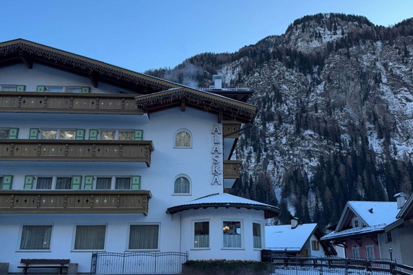 Photo exteriors Hotel Alaska Family & Wellness